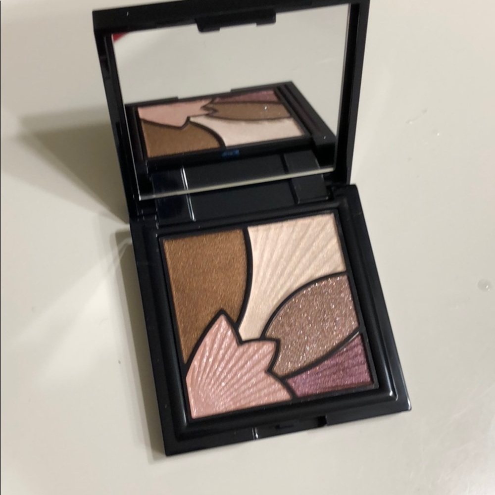 Estée Lauder eyeshadow palette